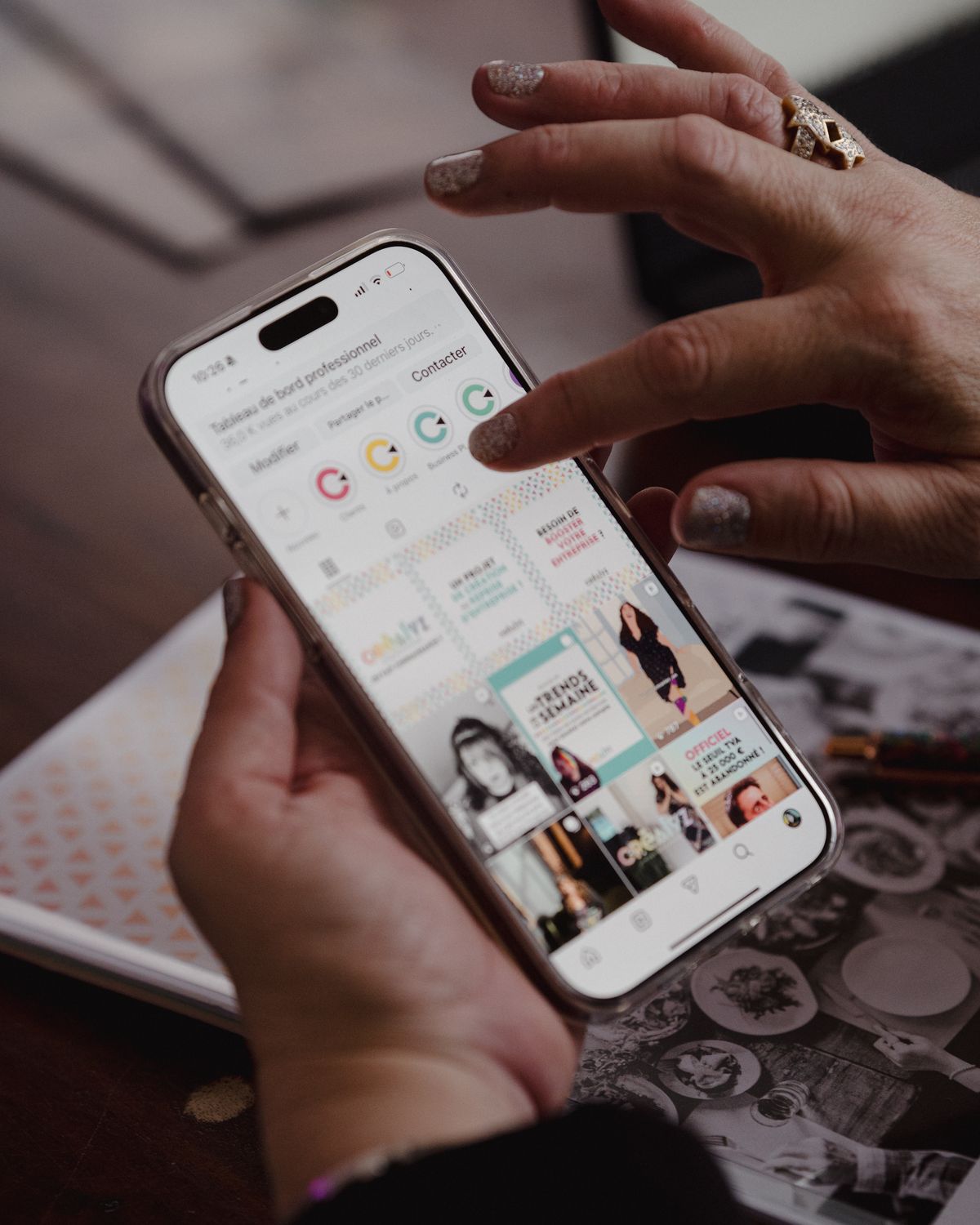 Le compte Instagram de Créalyz sur un téléphone